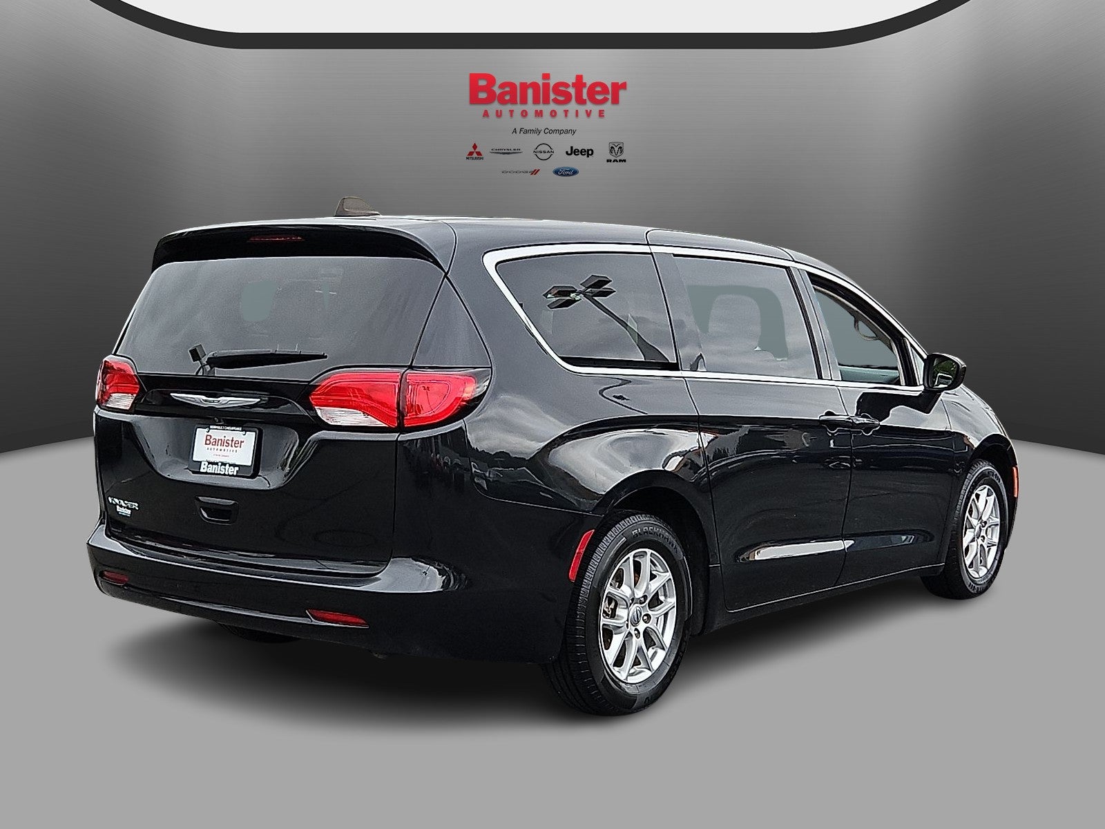 2022 Chrysler Voyager LX