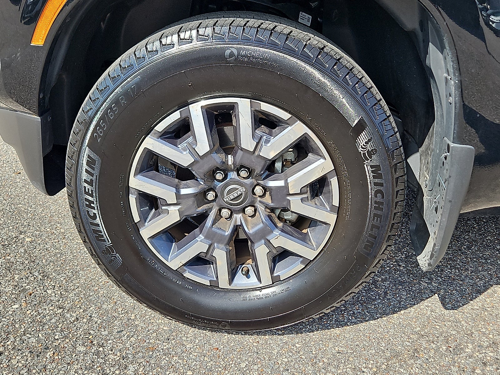 2024 Nissan Frontier SL