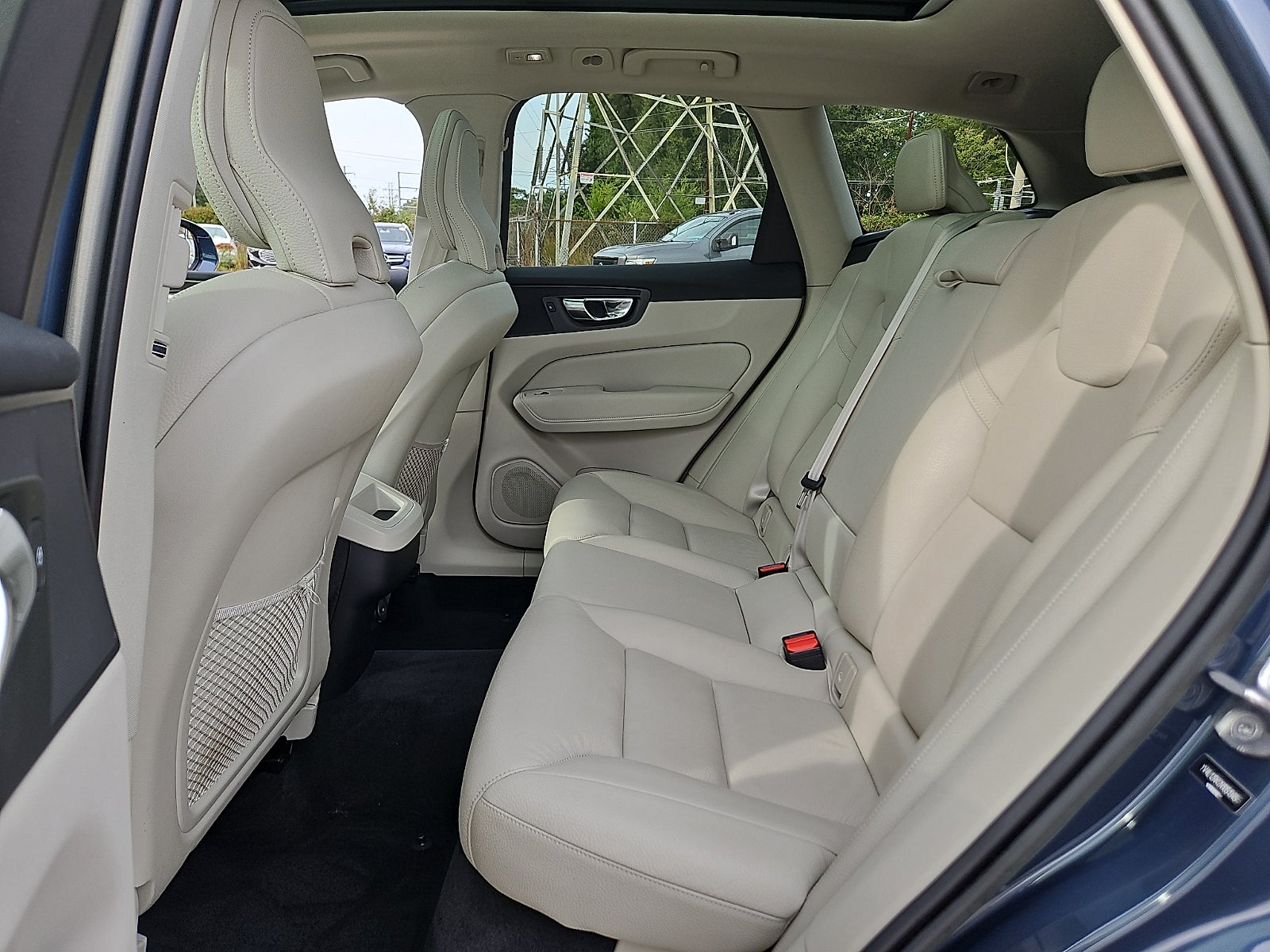 2022 Volvo XC60 B5 Momentum