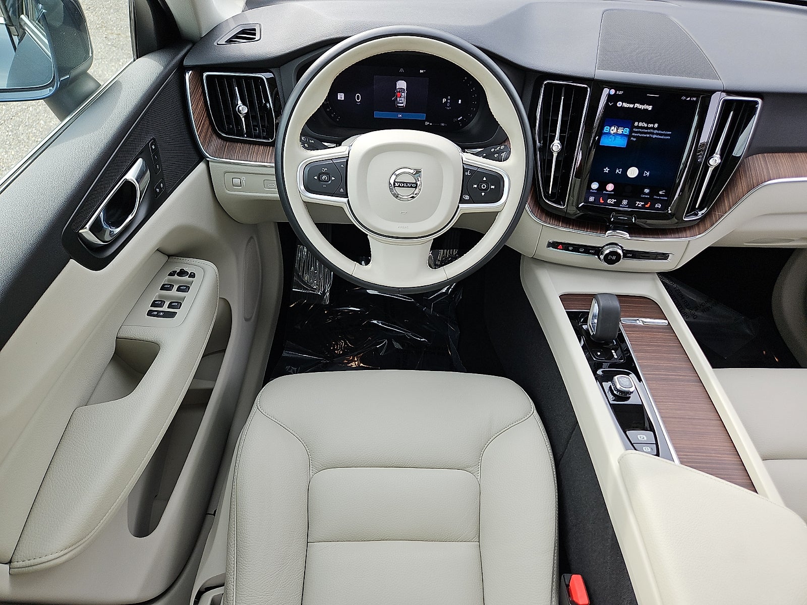 2022 Volvo XC60 B5 Momentum