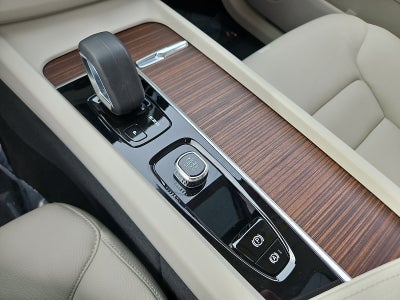 2022 Volvo XC60 B5 Momentum