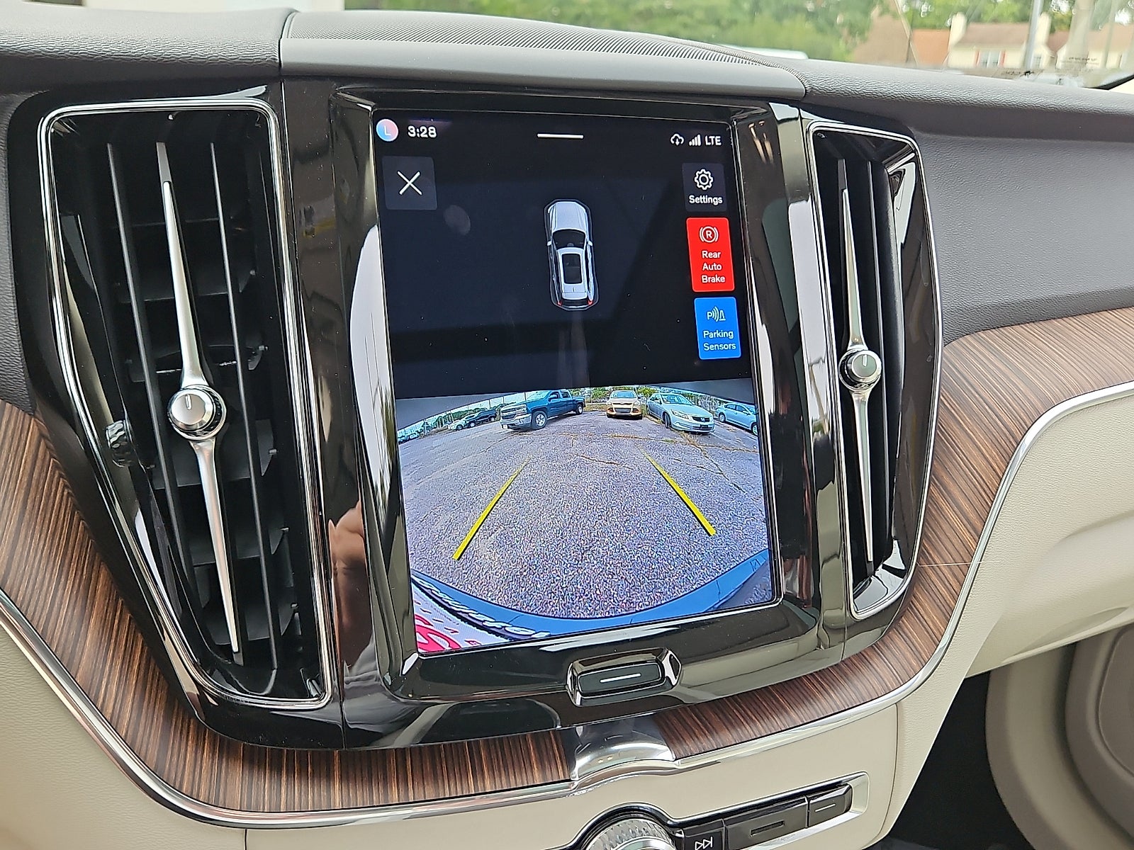 2022 Volvo XC60 B5 Momentum