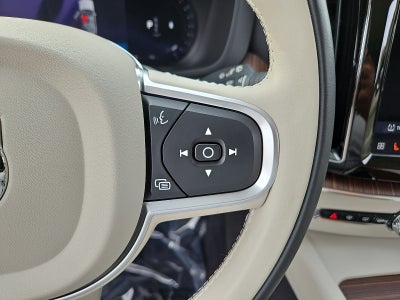 2022 Volvo XC60 B5 Momentum