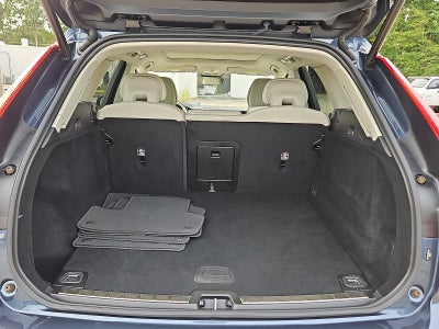 2022 Volvo XC60 B5 Momentum