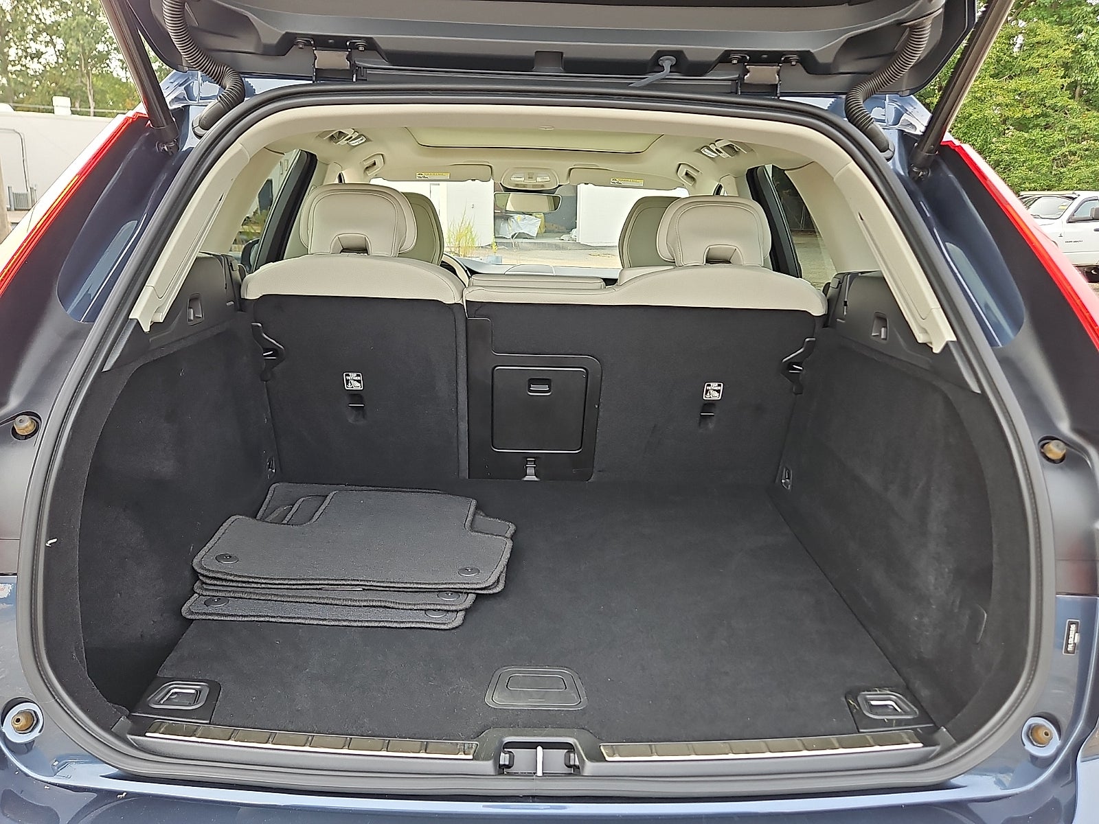 2022 Volvo XC60 B5 Momentum