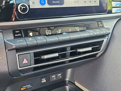 2025 Toyota Camry Hybrid LE