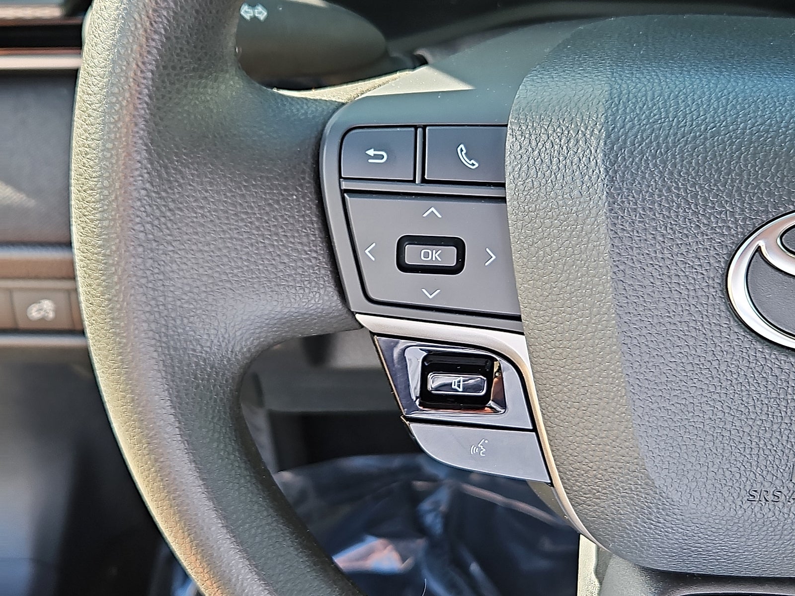 2025 Toyota Camry Hybrid LE