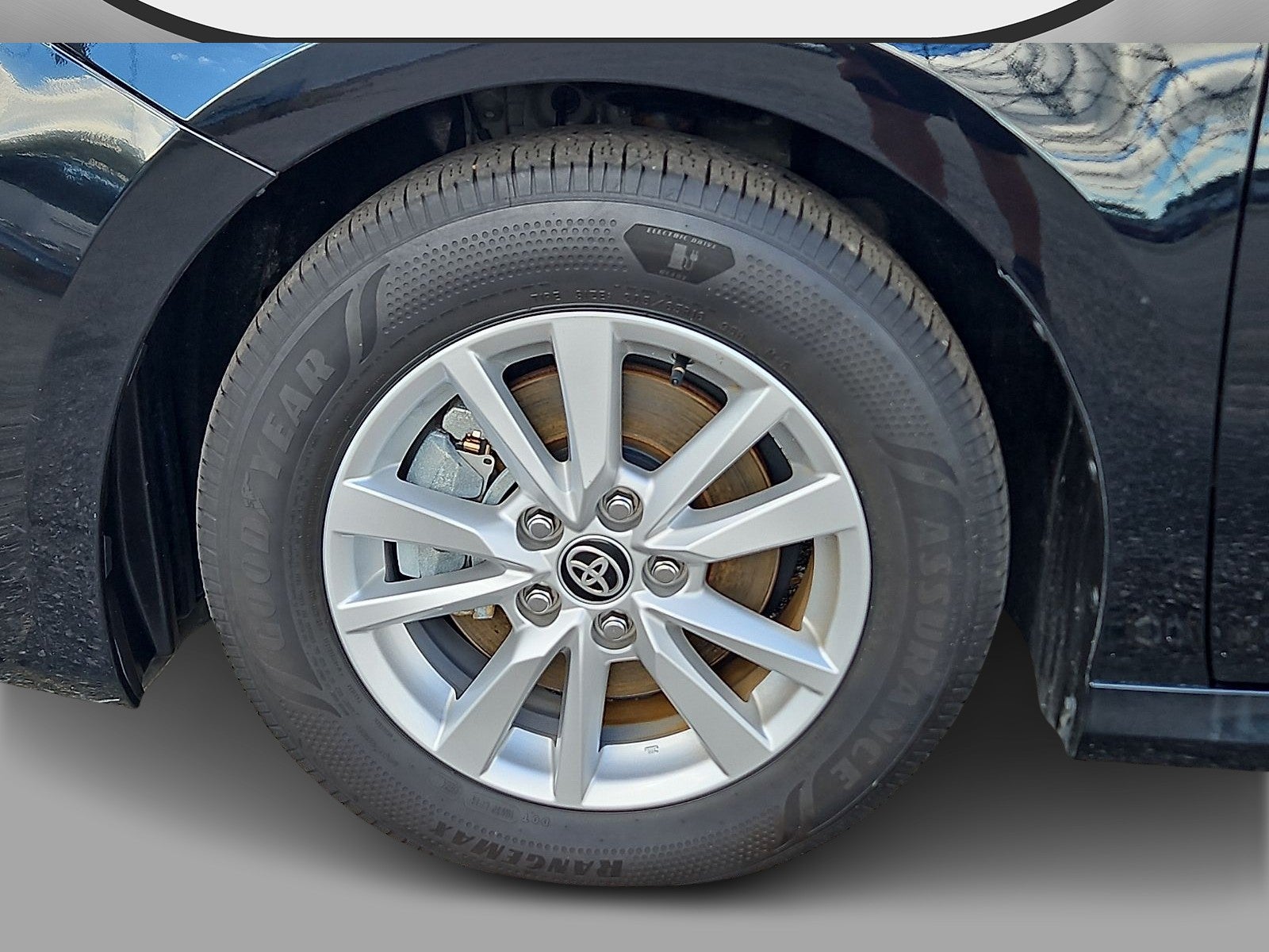 2025 Toyota Camry Hybrid LE