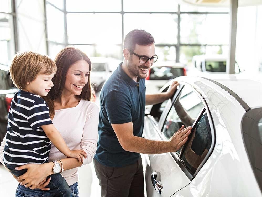 a family shopping for a Ford vehicle